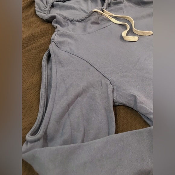 NWOT Vanilla Star Soft Periwinkle Shoulder Cut-Out Drawstring Cropped Hoodie - M - Picture 2 of 6